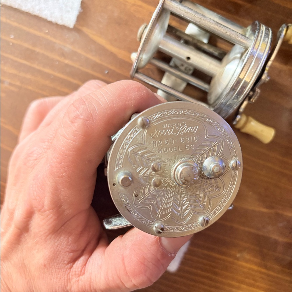 Assorted Fishing Reels Collection - Picture 3 of 13